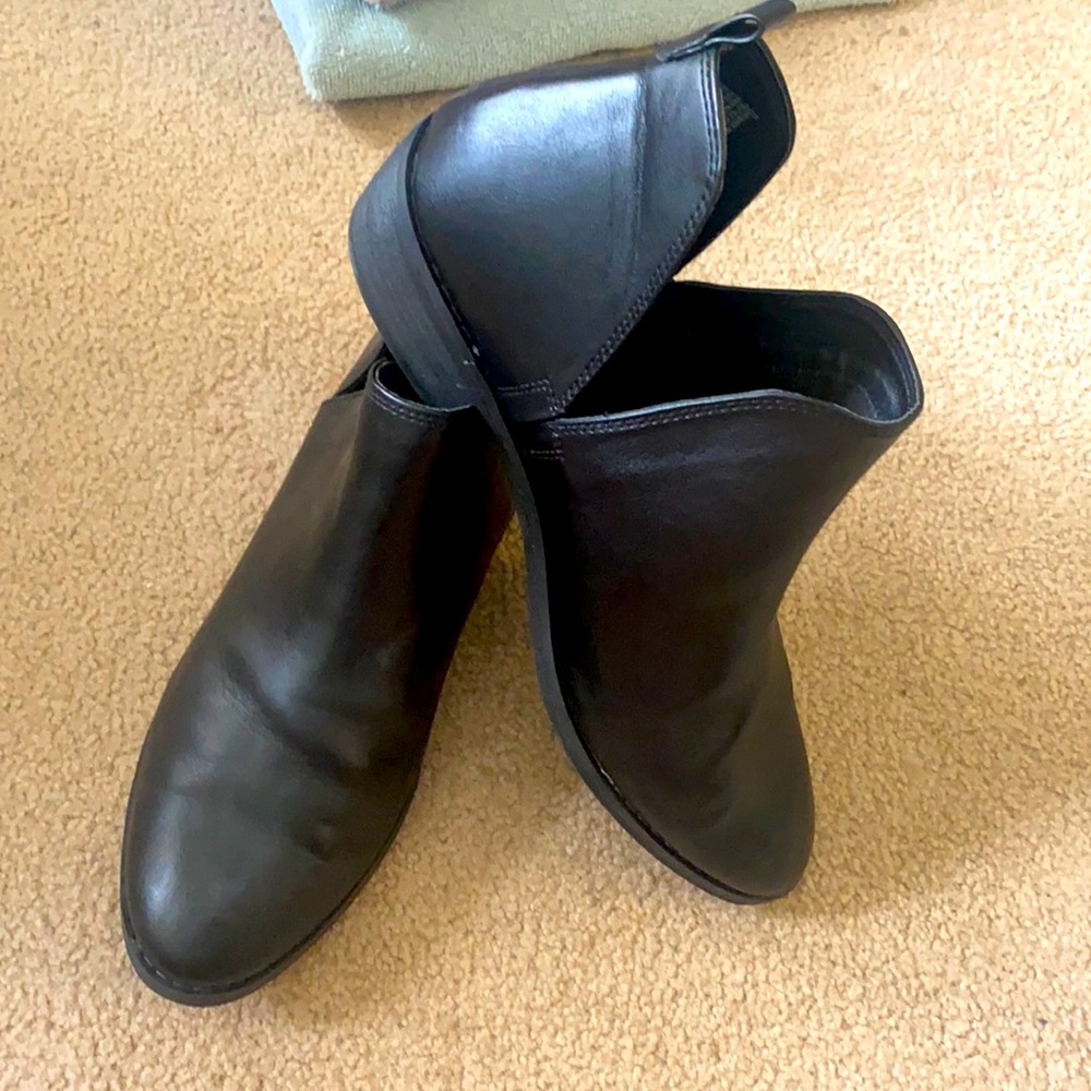 Universal Thread Black Booties